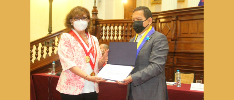 Rectora villarrealina recibe reconocimiento del Congreso de la Rep&uacute;blica