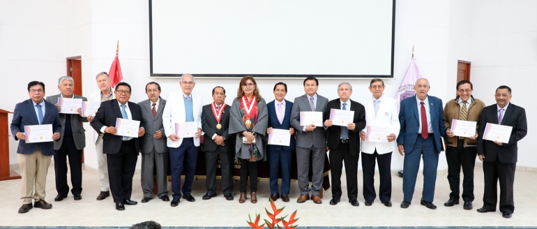 Rinden homenaje a Daniel Alcides Carri&oacute;n en conmemoraci&oacute;n a su sacrificio