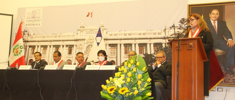 Rectora villarrealina participa en encuentro de iglesias cristianas en el Congreso