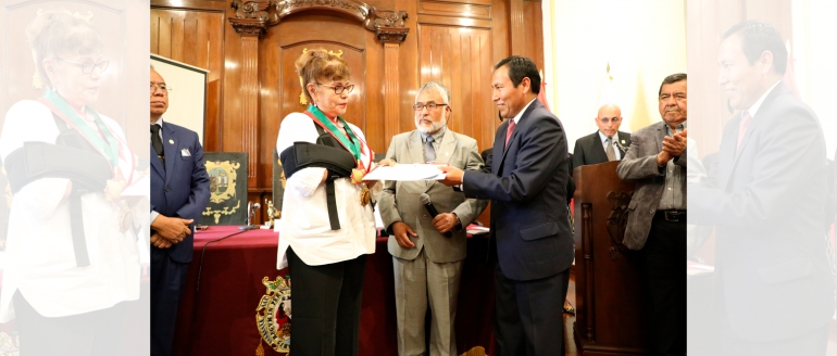 Rectora villarrealina recibe reconocimiento de asociaciones universitarias