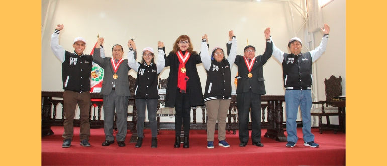 Primeros puestos del examen de admisi&oacute;n reciben reconocimiento
