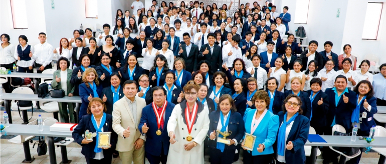 Con emotiva ceremonia celebran el D&iacute;a de la Enfermer&iacute;a Peruana