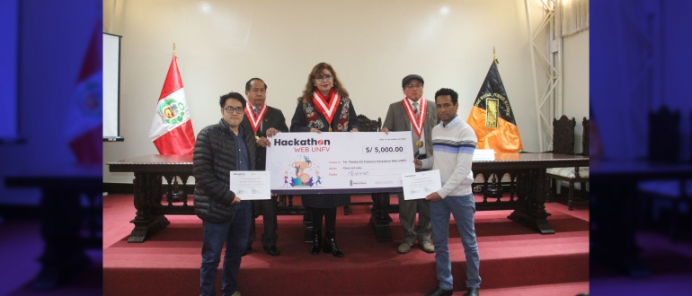 Estudiantes villarrealinos presentan prototipo ganador de la Hackathon Web