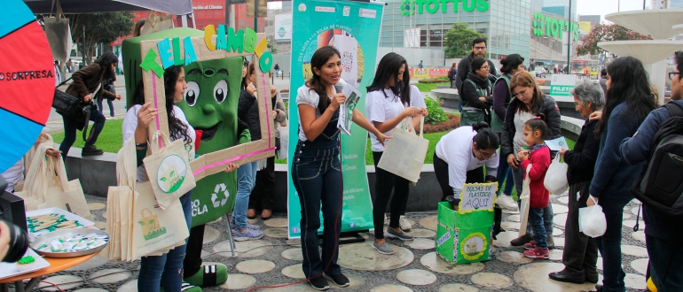 Exitosa campaña para reemplazar bolsas plásticas realizan estudiantes de Comunicación