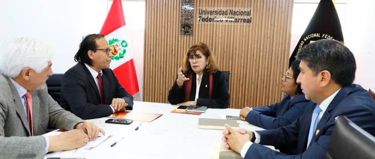 Se plantean mejoras presupuestales de nuestra universidad a congresista