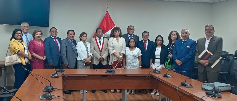 Rectora villarrealina se re&uacute;ne con representantes del gobierno para coordinar cumplimiento de nombramiento docente