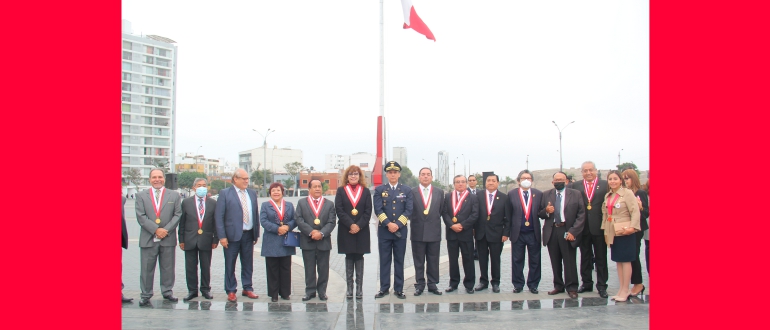 En Bodas de Oro de Ingenier&iacute;a Civil, se iza Pabell&oacute;n Nacional en Plaza de la Bandera
