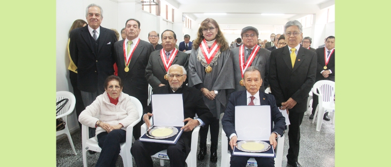 Ingenier&iacute;a Civil rinde homenaje a sus docentes fundadores en Bodas de Oro