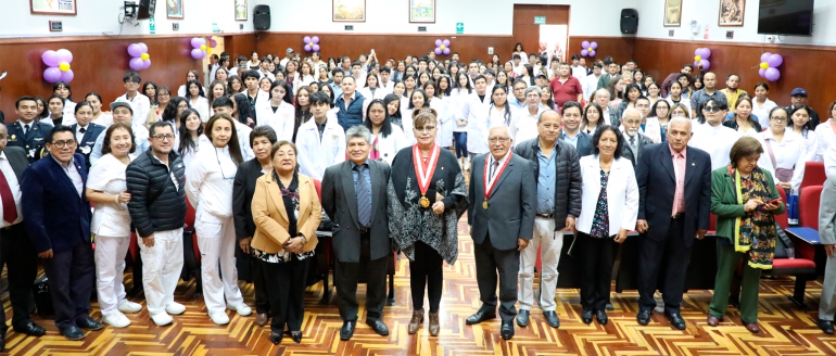 Ingresantes 2024 de la Facultad de Odontolog&iacute;a reciben bienvenida