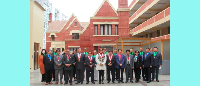 Se imponen medallas a docentes ascendidos y nombrados de Ingenier&iacute;a Civil