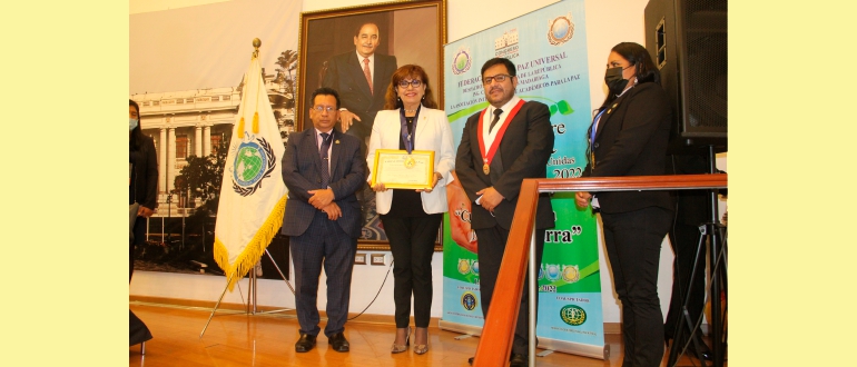 Distinguen a rectora villarrealina como Embajadora para la Paz