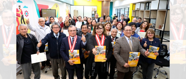 Se realiza reconocimiento a docentes que culminaron curso de innovaci&oacute;n y emprendimiento