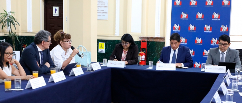 Se analiza situaci&oacute;n de estudiantes y colaboraci&oacute;n con Defensor&iacute;a del Pueblo