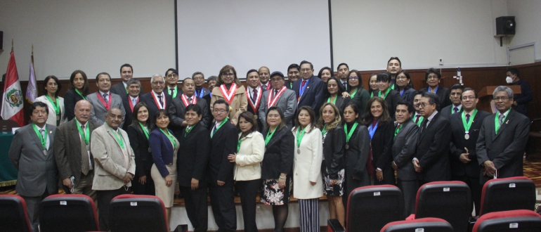 Rectora villarrealina impone medallas a docentes promovidos y nombrados de la Facultad de Odontolog&iacute;a