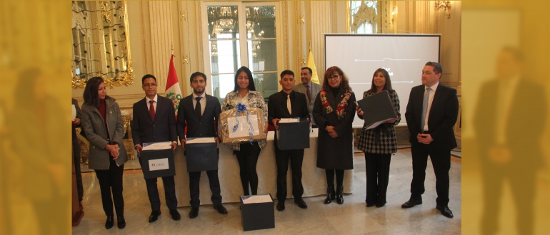 Futuros arquitectos obtienen primer lugar en concurso de dise&ntilde;o paisajista