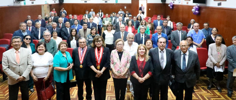Reciben credenciales docentes asamble&iacute;stas universitarios electos
