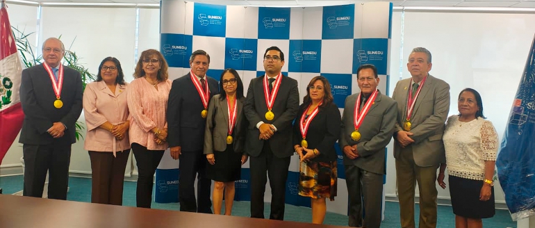 A juramentación de nuevos miembros de Sunedu asiste nuestra rectora