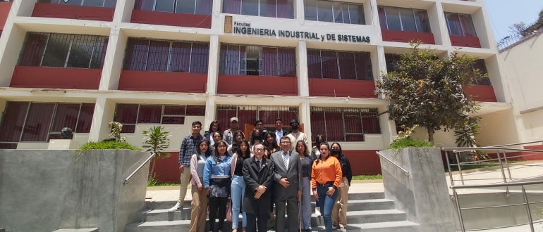 Ingenier&iacute;a Industrial y de Sistemas recibe a universitarios de Huancavelica