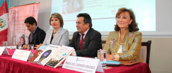 Por nuestros 55 años escritora española brinda conferencia sobre la literatura