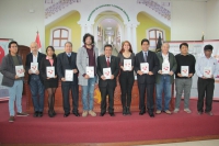 Presentación del libro cuentos de amor universitario con ganadores del primer concurso