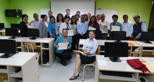 Clausuran segundo taller de estadística para la investigación científica docente