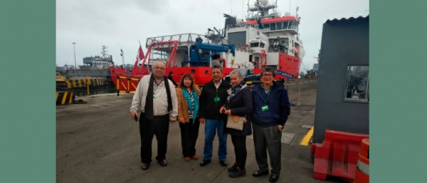 Investigadores de nuestra universidad visitan buque antártico peruano Carrasco